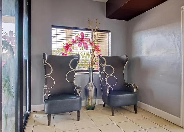 Motel: Regency Inn & Suites